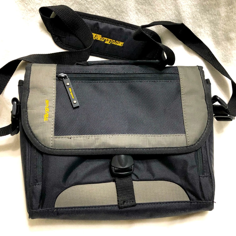 Tablet/small laptop bag